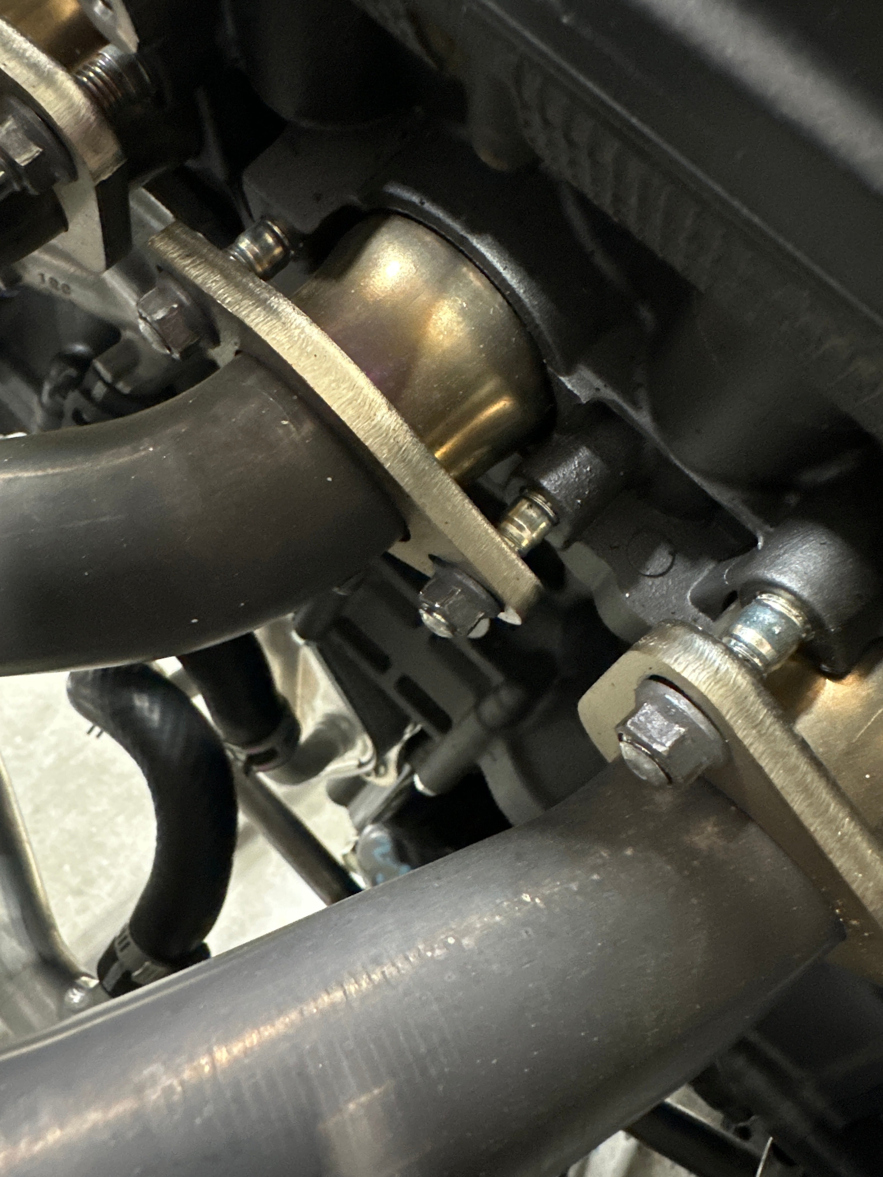Aircraft exhaust nut